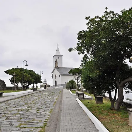 Cozy Single With Shared Bathroom