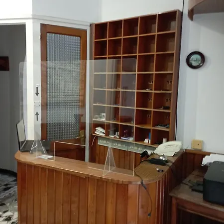 Cozy Single With Shared Bathroom Гостевой дом *