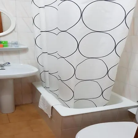 Гостевой дом Cozy Single With Shared Bathroom